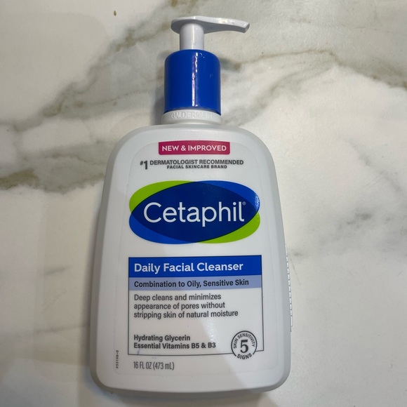 Cetaphil Daily Facial Cleanser for Sensitive, Combination to Oily Skin - 473mL - Picture 1 of 2